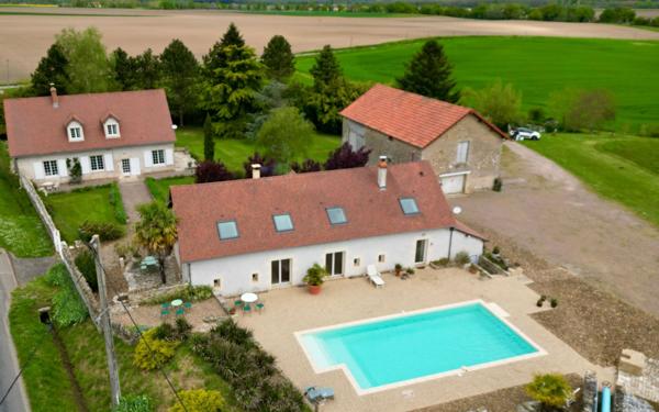 Maison à vendre    10 pièces • 304 m2 Luthenay-Uxeloup