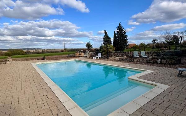 Maison à vendre    10 pièces • 304 m2 Luthenay-Uxeloup