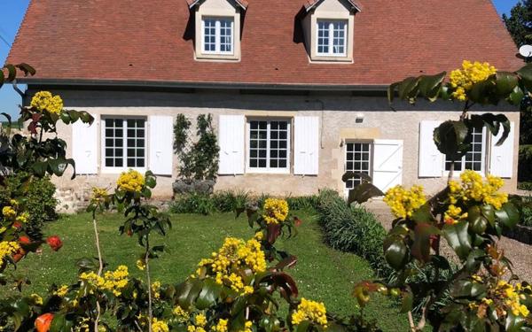 Maison à vendre    10 pièces • 304 m2 Luthenay-Uxeloup