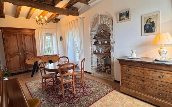 Maison à vendre    10 pièces • 304 m2 Luthenay-Uxeloup