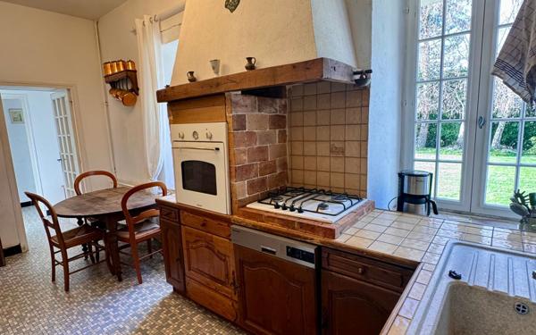 Maison à vendre    10 pièces • 304 m2 Luthenay-Uxeloup