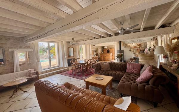 Maison à vendre    10 pièces • 304 m2 Luthenay-Uxeloup