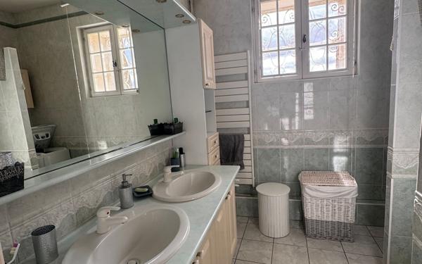 Maison à vendre    10 pièces • 304 m2 Luthenay-Uxeloup