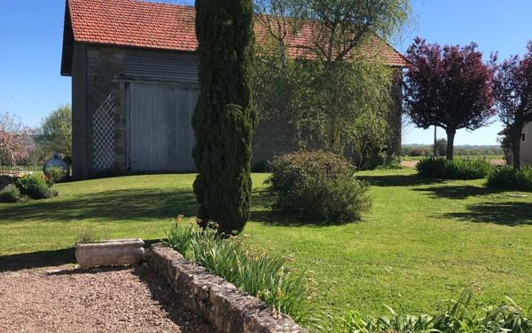 Maison à vendre    10 pièces • 304 m2 Luthenay-Uxeloup