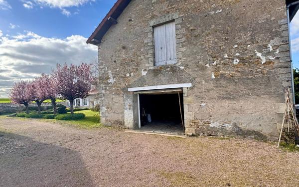 Maison à vendre    10 pièces • 304 m2 Luthenay-Uxeloup