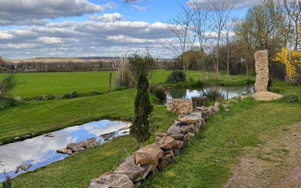 Maison à vendre    10 pièces • 304 m2 Luthenay-Uxeloup