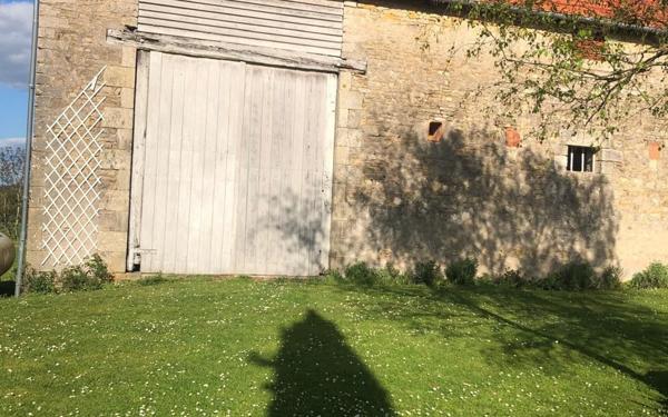 Maison à vendre    10 pièces • 304 m2 Luthenay-Uxeloup