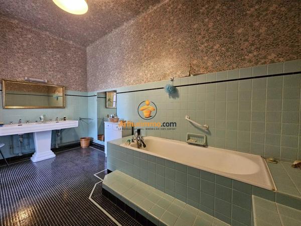 Vente                                                      Maison
                        
                     8 pièces                      338 m2                     à Tarbes
