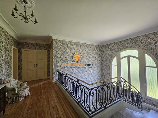 Vente                                                      Maison
                        
                     8 pièces                      338 m2                     à Tarbes