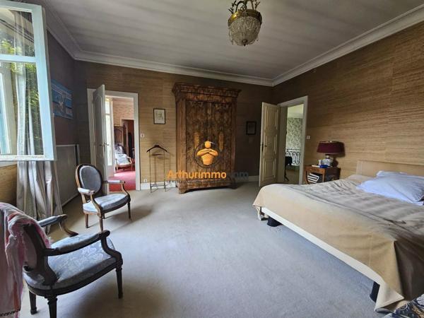 Vente                                                      Maison
                        
                     8 pièces                      338 m2                     à Tarbes