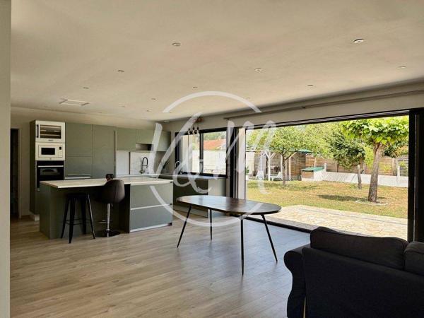 RARE! Maison de plain-pied à vendre à Arès côté Bassin, à 400 m de l’eau, avec grande pièce de vie et jardin à personnaliser ARES Saint Brice