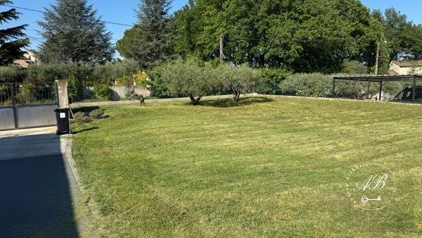 Terrain
        
        - 300 m² Exclusivité 110 000 € *
