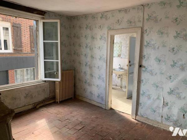 ORBEC CENTRE MAISON DE VILLE A RENOVER