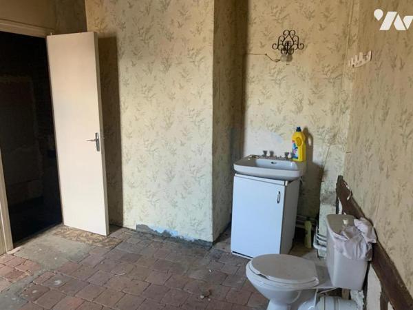 ORBEC CENTRE MAISON DE VILLE A RENOVER