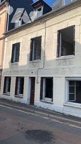 ORBEC CENTRE MAISON DE VILLE A RENOVER