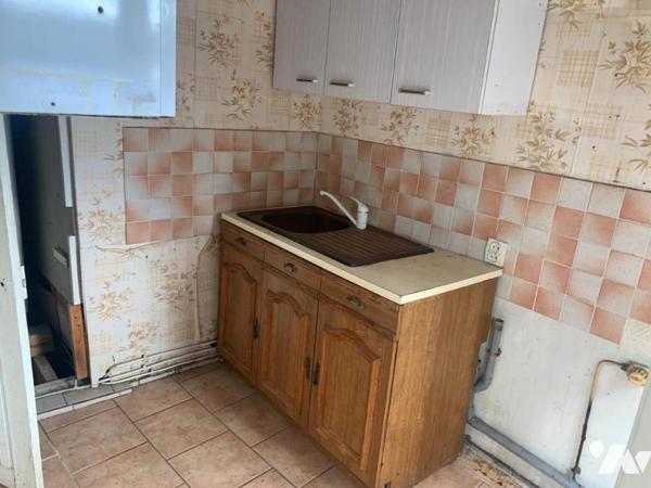 ORBEC CENTRE MAISON DE VILLE A RENOVER