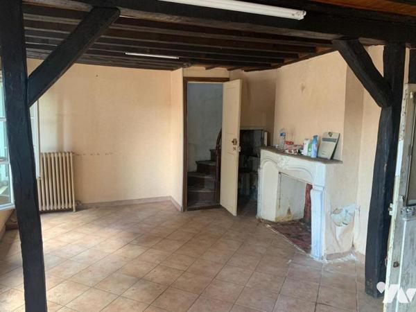 ORBEC CENTRE MAISON DE VILLE A RENOVER