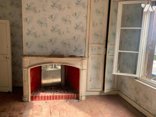 ORBEC CENTRE MAISON DE VILLE A RENOVER