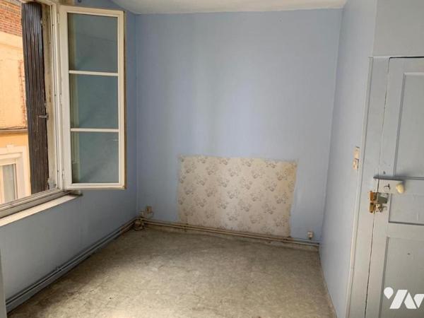 ORBEC CENTRE MAISON DE VILLE A RENOVER