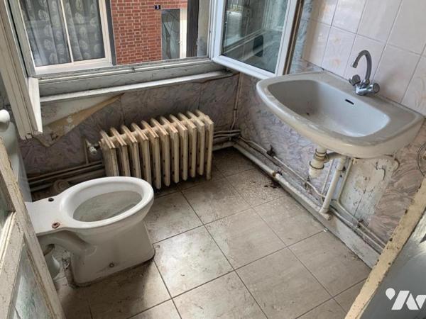 ORBEC CENTRE MAISON DE VILLE A RENOVER