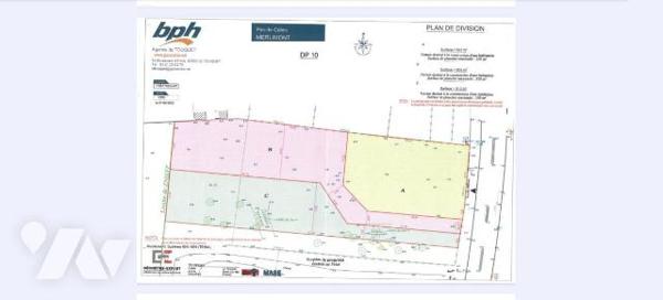 Terrain  de 904 m2 destiné à la construction d'une habitation.