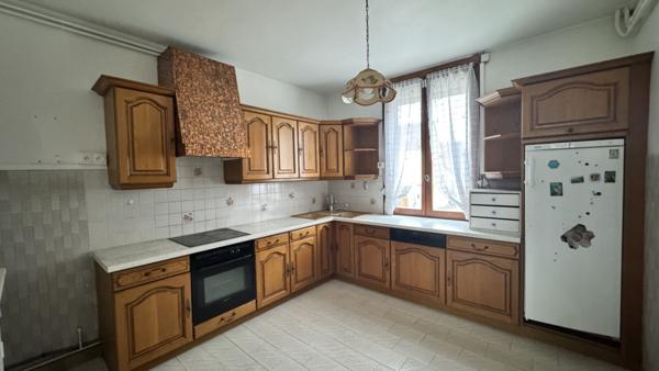 NOAILLES MAISON 5 PIECES SEJOUR SALLE A MANGER CUISINE 3 CHAMBRES SALLE D EAU VERANDA GARAGE JARDIN