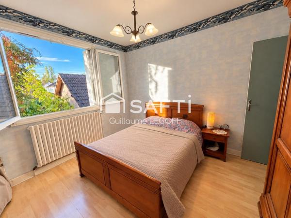 Maison familiale avec piscine et terrain