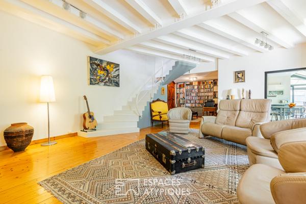 Spacieuse maison familiale de style charentais dans un parc arboré