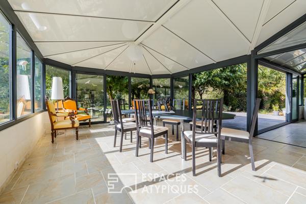 Spacieuse maison familiale de style charentais dans un parc arboré