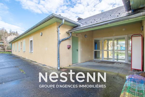 Ensemble immobilier de 8 bâtiments, 2300 m2 de surface utile sur 3 hectatres