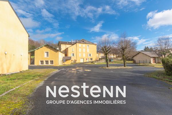 Ensemble immobilier de 8 bâtiments, 2300 m2 de surface utile sur 3 hectatres