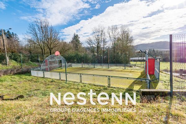 Ensemble immobilier de 8 bâtiments, 2300 m2 de surface utile sur 3 hectatres