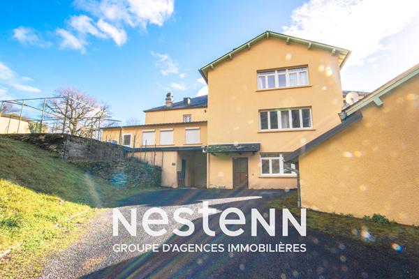 Ensemble immobilier de 8 bâtiments, 2300 m2 de surface utile sur 3 hectatres