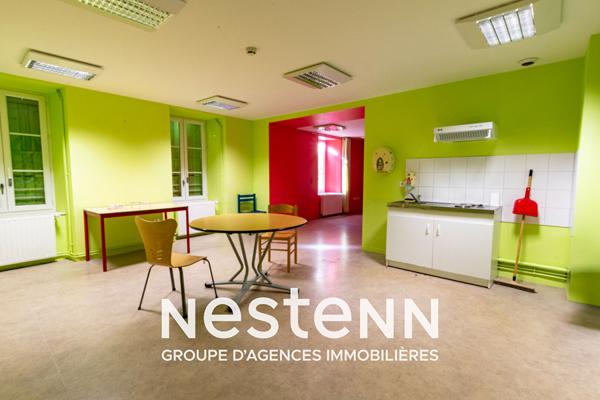 Ensemble immobilier de 8 bâtiments, 2300 m2 de surface utile sur 3 hectatres