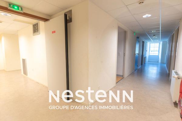 Ensemble immobilier de 8 bâtiments, 2300 m2 de surface utile sur 3 hectatres