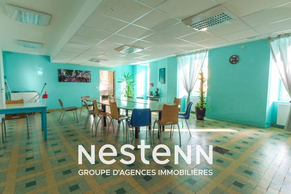 Ensemble immobilier de 8 bâtiments, 2300 m2 de surface utile sur 3 hectatres