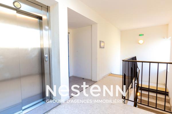 Ensemble immobilier de 8 bâtiments, 2300 m2 de surface utile sur 3 hectatres