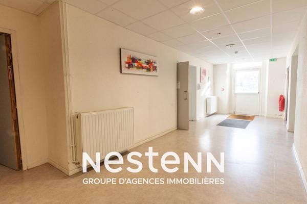 Ensemble immobilier de 8 bâtiments, 2300 m2 de surface utile sur 3 hectatres