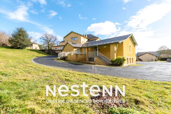 Ensemble immobilier de 8 bâtiments, 2300 m2 de surface utile sur 3 hectatres