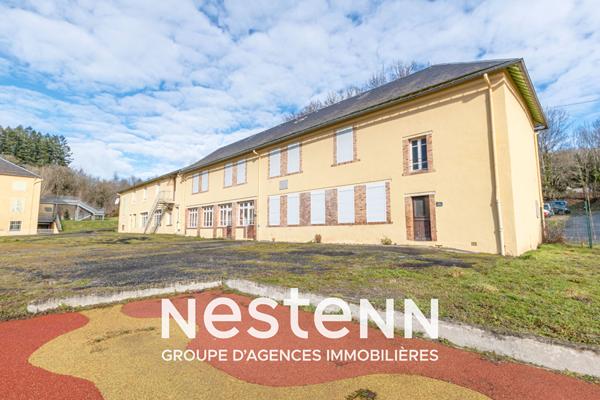 Ensemble immobilier de 8 bâtiments, 2300 m2 de surface utile sur 3 hectatres