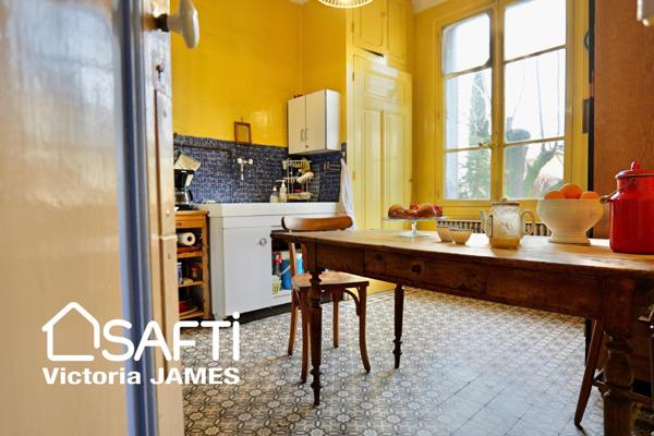 Maison années 30 à réinventer, fort potentiel.