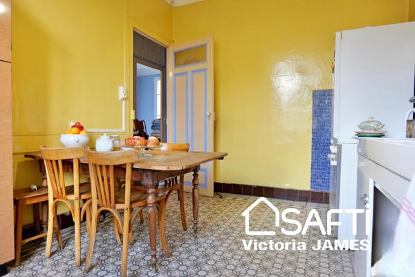 Maison années 30 à réinventer, fort potentiel.