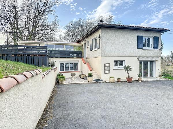 A vendre maison Auch 6 pièces 144 m2 terrain clôturé de 2500m2 avec garage.