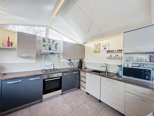 A vendre maison Auch 6 pièces 144 m2 terrain clôturé de 2500m2 avec garage.