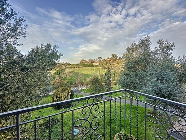 A vendre maison Auch 6 pièces 144 m2 terrain clôturé de 2500m2 avec garage.