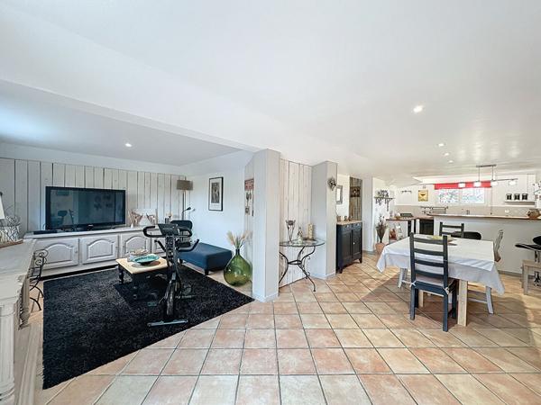 A vendre maison Auch 6 pièces 144 m2 terrain clôturé de 2500m2 avec garage.