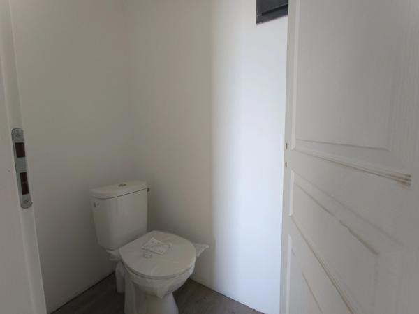 ENSEMBLE IMMOBILIER A TERMINER DE RENOVER AVEC GARAGE SUR LE CHEMIN DE COMPOSTELLE.