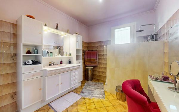 Maison à vendre    4 pièces • 180 m2 Barjac