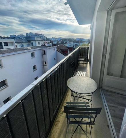 T2 à vendre, 42m², rénové entièrement, balcon, cave et garage, centre ville de Pau (64)