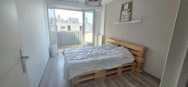 T2 à vendre, 42m², rénové entièrement, balcon, cave et garage, centre ville de Pau (64)